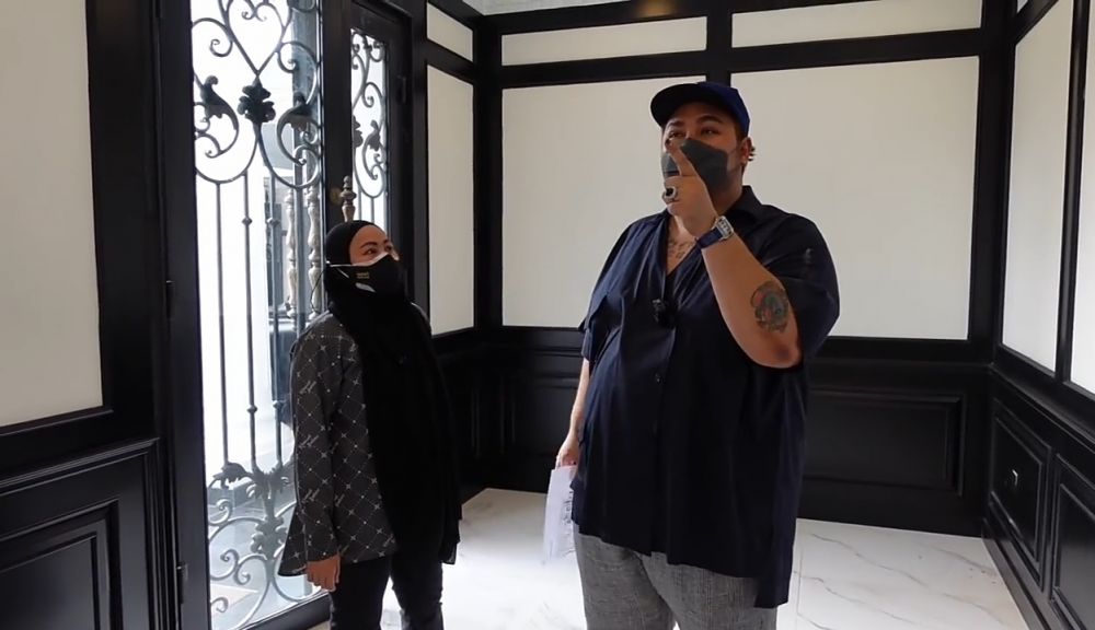 9 Potret kamar Ivan Gunawan yang tengah direnovasi, desainnya kece