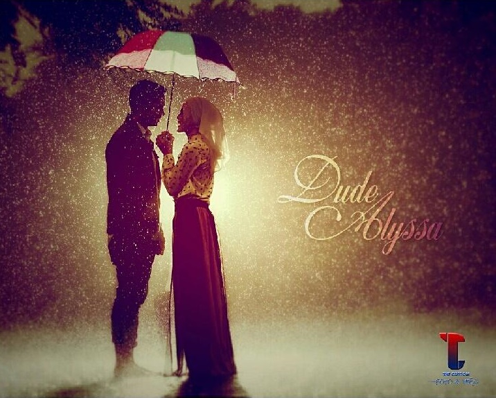 7 Potret lawas prewedding Alyssa & Dude, pose romantis di bawah hujan