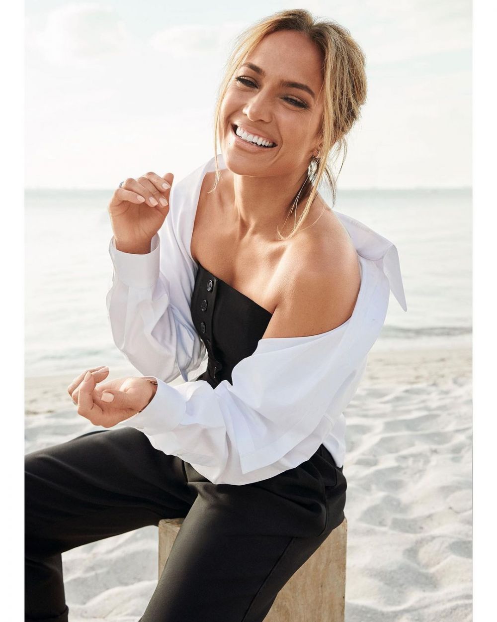 11 Potret Jennifer Lopez yang kian memesona di usia 52 tahun