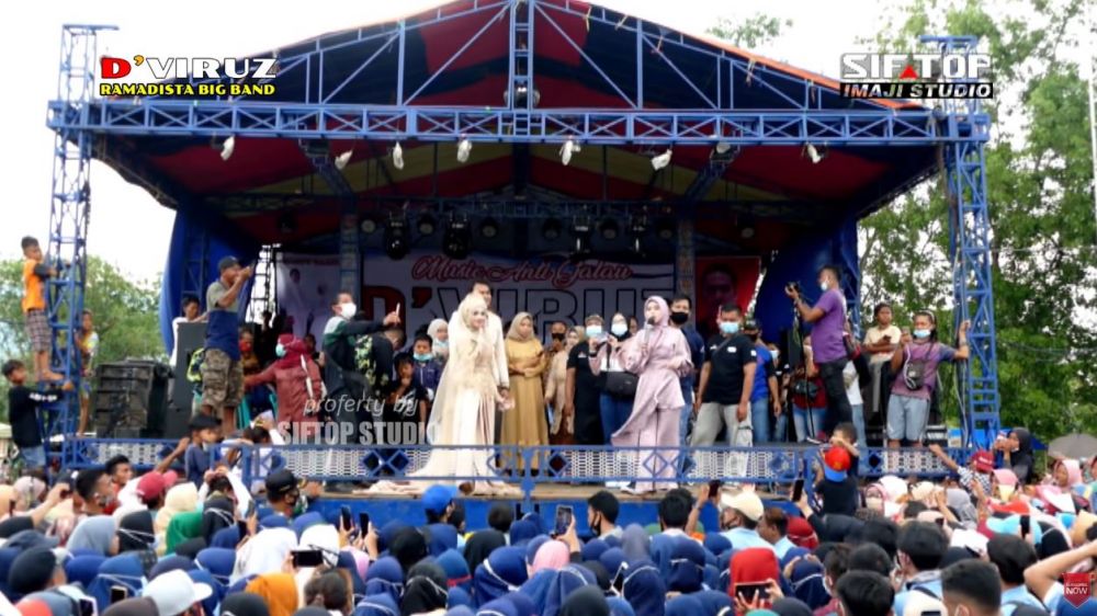 9 Momen Lesty Kejora nyanyi di pernikahan, berasa nonton konser