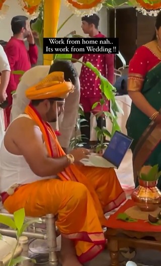 Momen pengantin pria bekerja saat menikah, bawa laptop di pelaminan