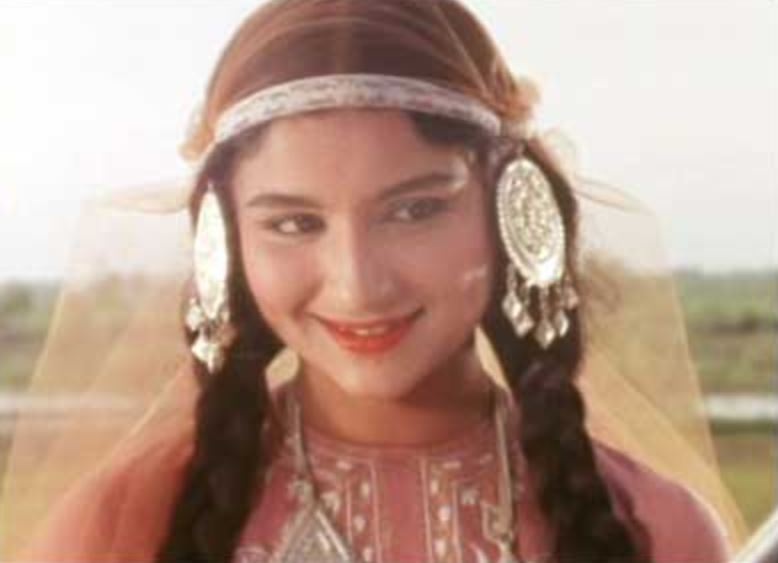 7 Potret masa muda Sharmila Tagore, artis senior mertua Kareena Kapoor