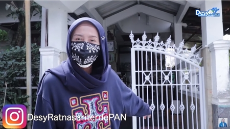 7 Potret rumah masa kecil Desy Ratnasari, penuh kenangan
