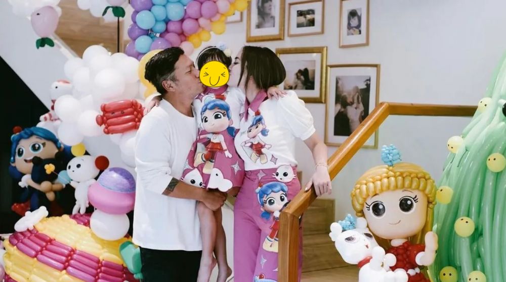 Potret akur 7 mantan pasangan seleb rayakan ultah anak, tuai pujian