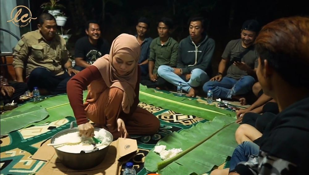 9 Momen Lesty Kejora pulang ke kampung halaman, nostalgia masa kecil