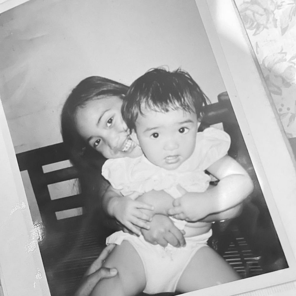 Jarang tersorot, ini 7 potret masa kecil Amanda Manopo dengan kakaknya