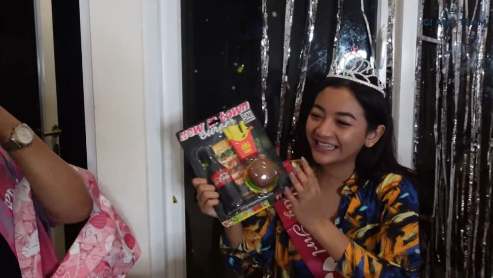 9 Momen kejutan kedua ultah Glenca Chysara, isi kadonya tak terduga