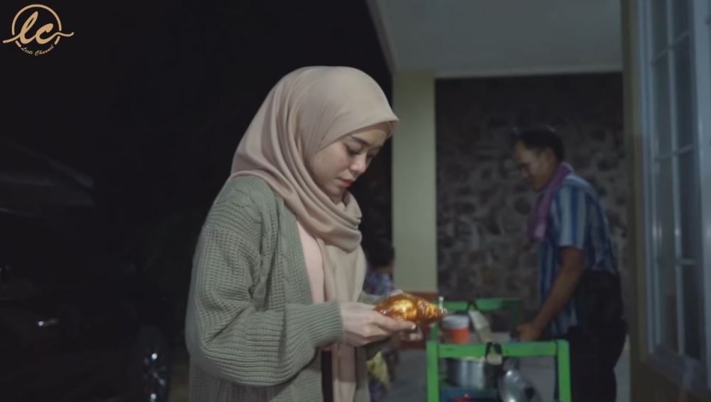 9 Momen Lesty Kejora borong jajanan SD, langganan belasan tahun