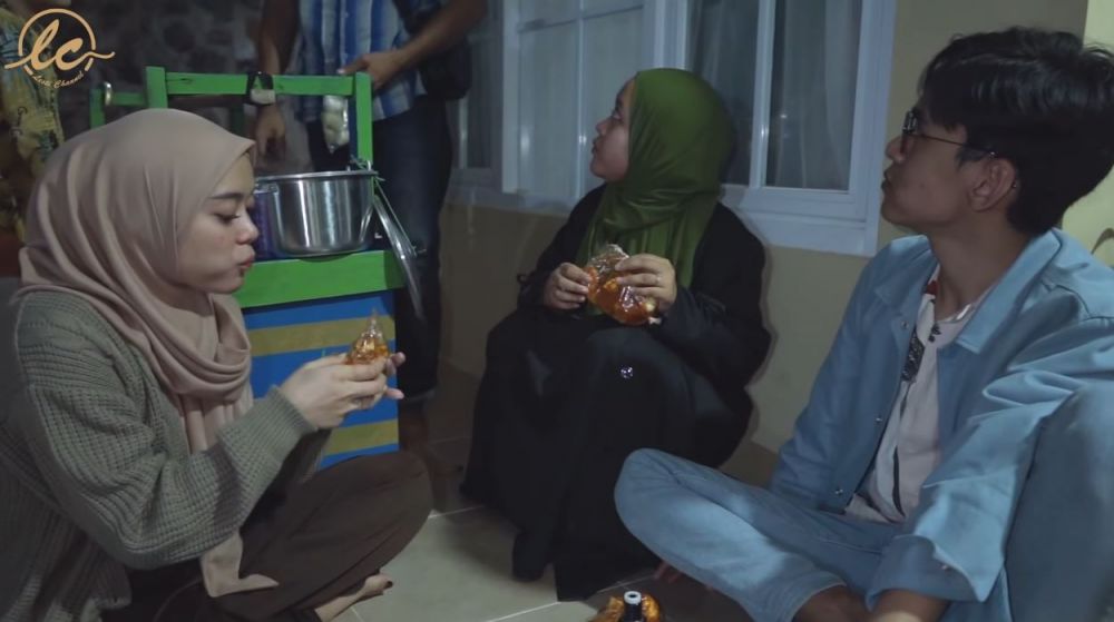 9 Momen Lesty Kejora borong jajanan SD, langganan belasan tahun