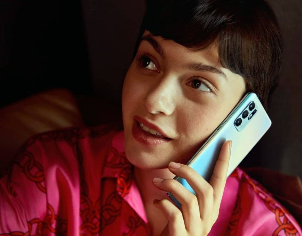 Sticker ini membuat Oppo Reno6 kamu makin berwarna, lebih eye catching