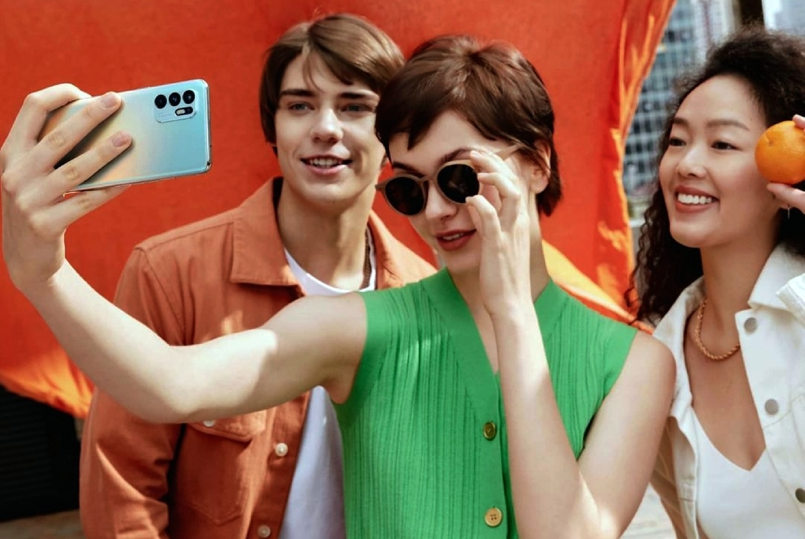 Sticker ini membuat Oppo Reno6 kamu makin berwarna, lebih eye catching