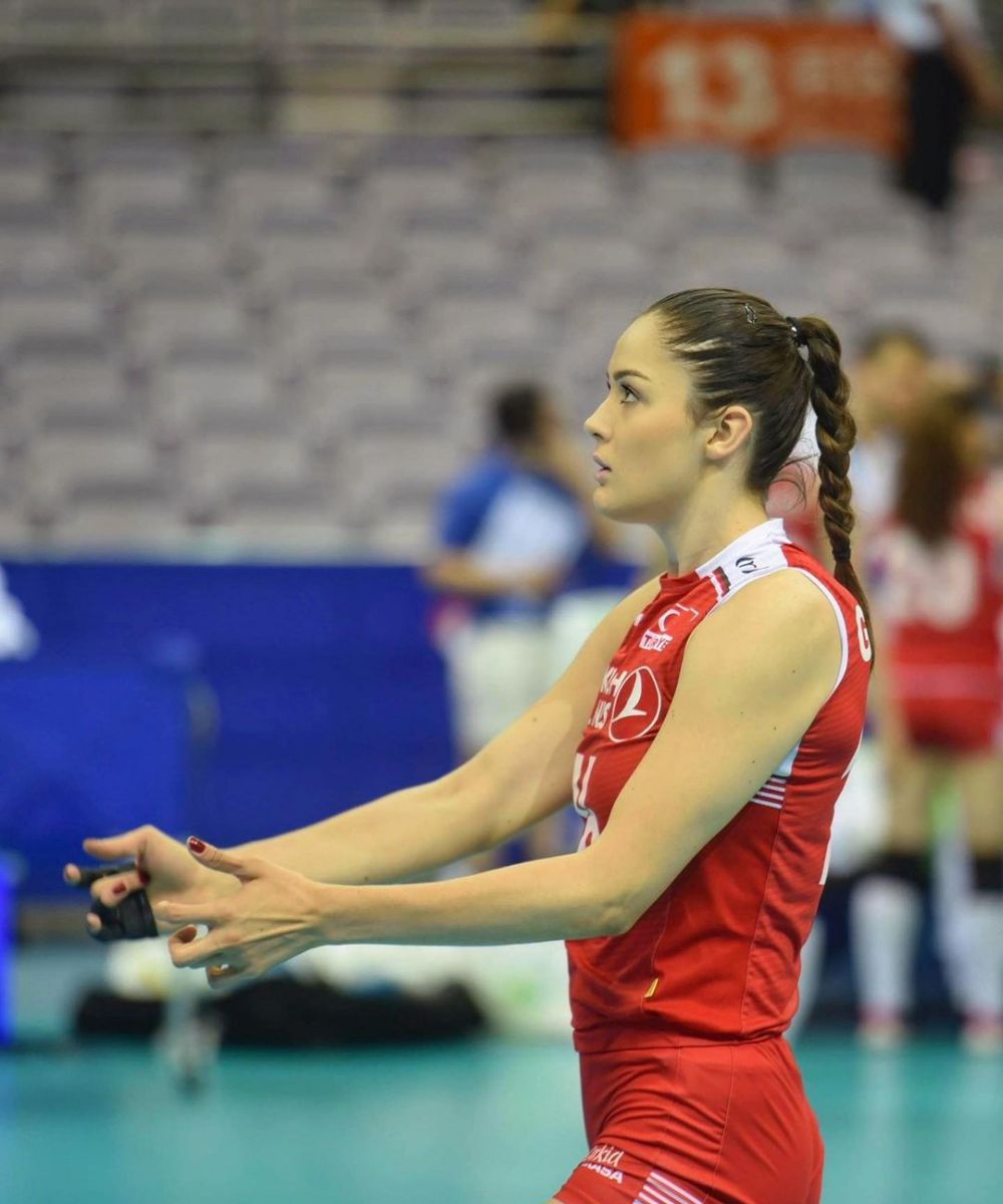 11 Pesona Zehra Gunes, atlet voli Turki di Olimpiade Tokyo 2020