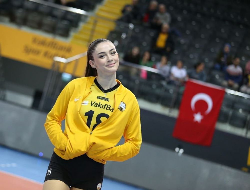11 Pesona Zehra Gunes, atlet voli Turki di Olimpiade Tokyo 2020