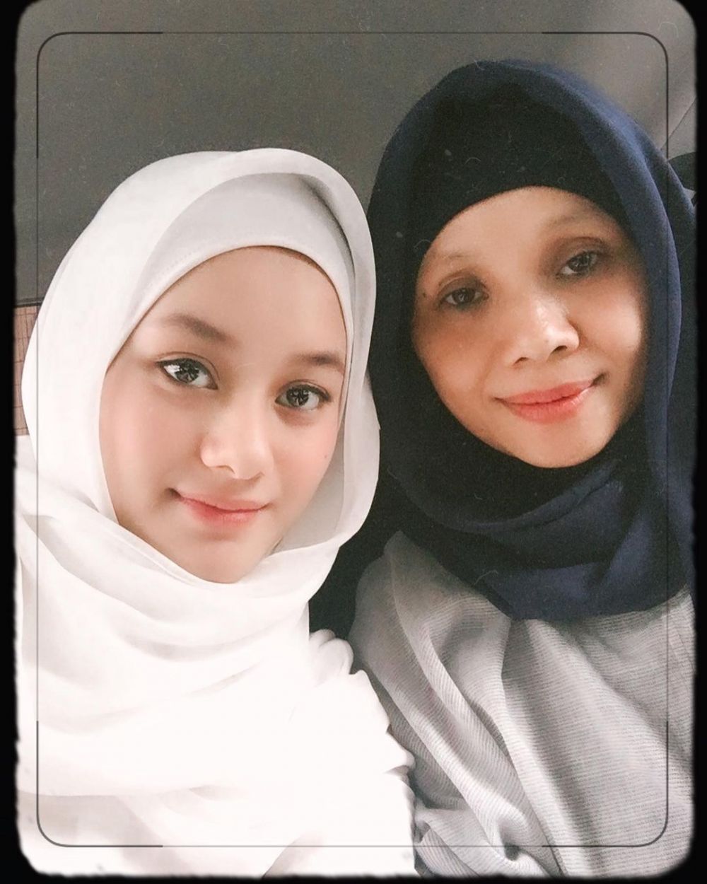 9 Potret kebersamaan Dinda Hauw dan ibunda, bak pinang dibelah dua