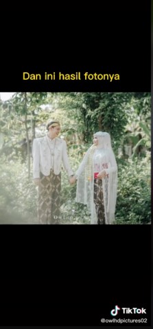Pernikahan pengantin ini berlatar kebun rumah, hasil fotonya disorot