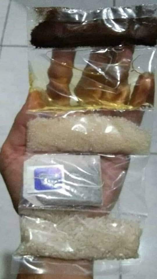 11 Cara lucu penjual membungkus makanan ini bikin cekikikan