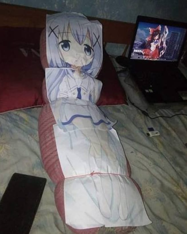 21 Tingkah absurd penggemar anime, ada yang pura-pura jadi sosok istri