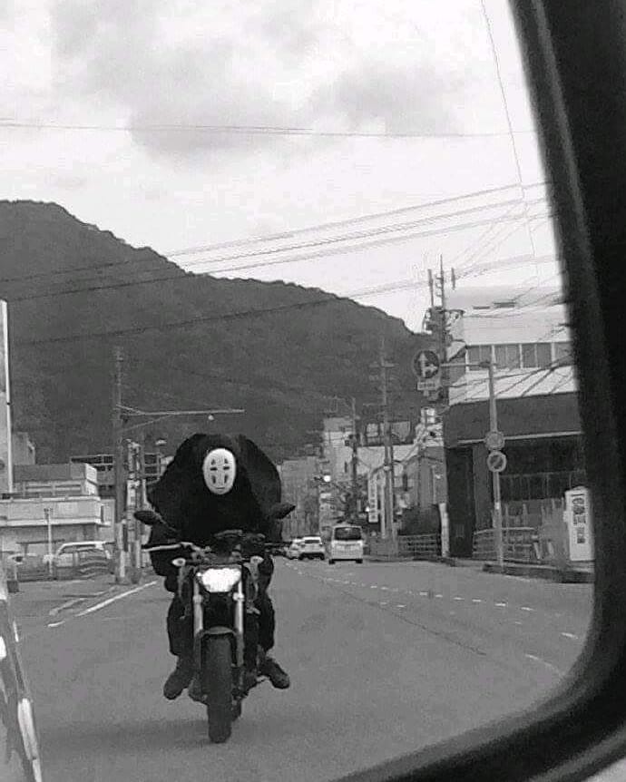 21 Tingkah absurd penggemar anime, ada yang pura-pura jadi sosok istri