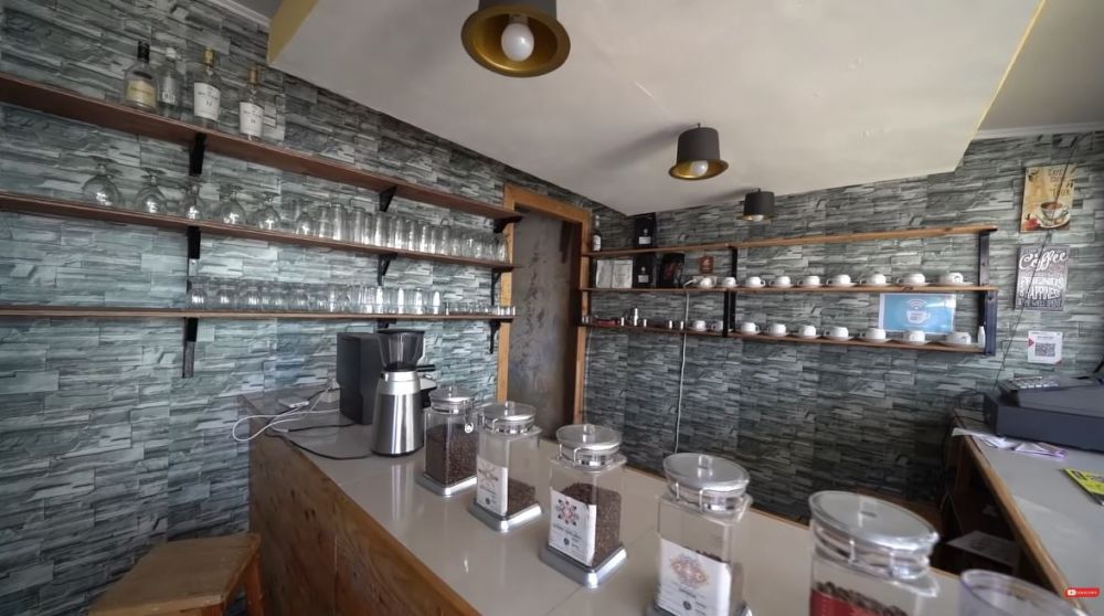 9 Potret kafe milik Ucok Baba, dibangun di halaman kantor