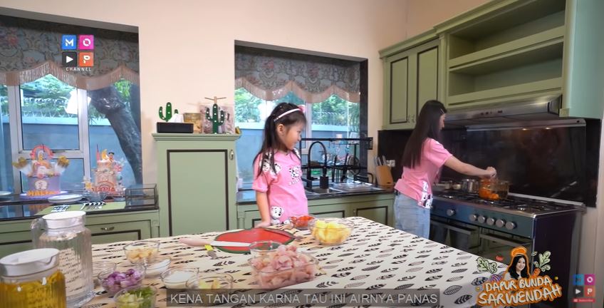5 Tips masak ala Sarwendah biar anak lahap makan, mudah ditiru