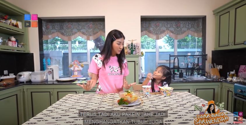 5 Tips masak ala Sarwendah biar anak lahap makan, mudah ditiru