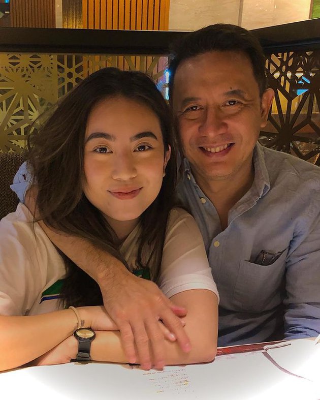 7 Potret cantik Casey Rebecca putri Sonny Tulung, jarang tersorot