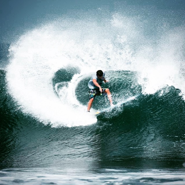 11 Potret Tipi Jabrik, kakak Luna Maya pelatih surfing Olimpiade Tokyo