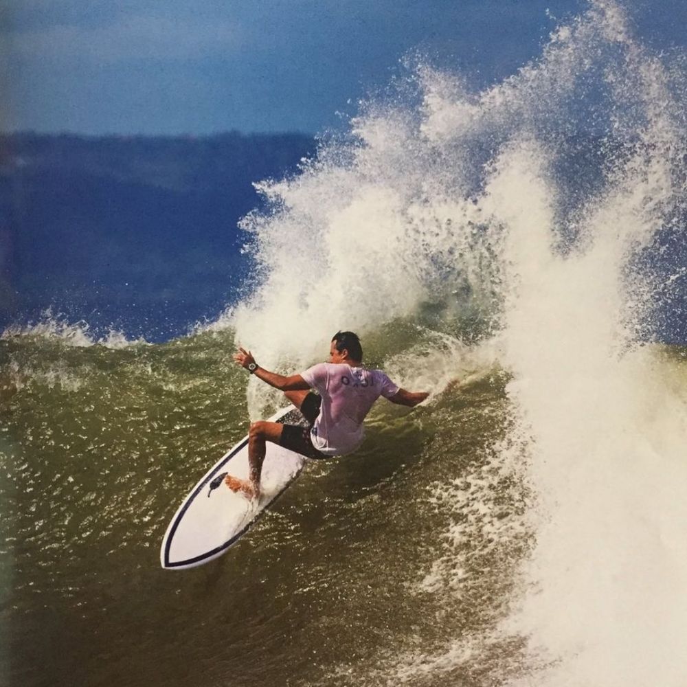 11 Potret Tipi Jabrik, kakak Luna Maya pelatih surfing Olimpiade Tokyo