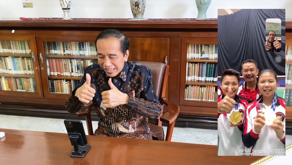 7 Momen Jokowi video call Greysia dan Apriyani, bikin bangga