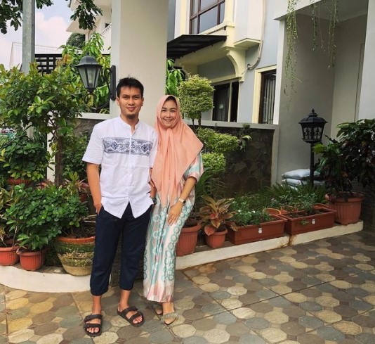 Jarang terekspos, ini potret 7 atlet badminton bareng pasangan