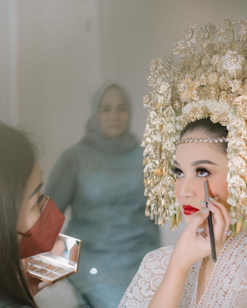 9 Potret pernikahan Faradilla Yoshi dan Bryan Mckenzie, penuh haru