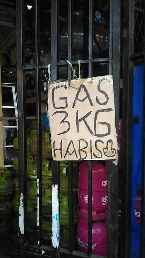 11 Pengumuman lucu dagangan habis ini bikin tepuk jidat