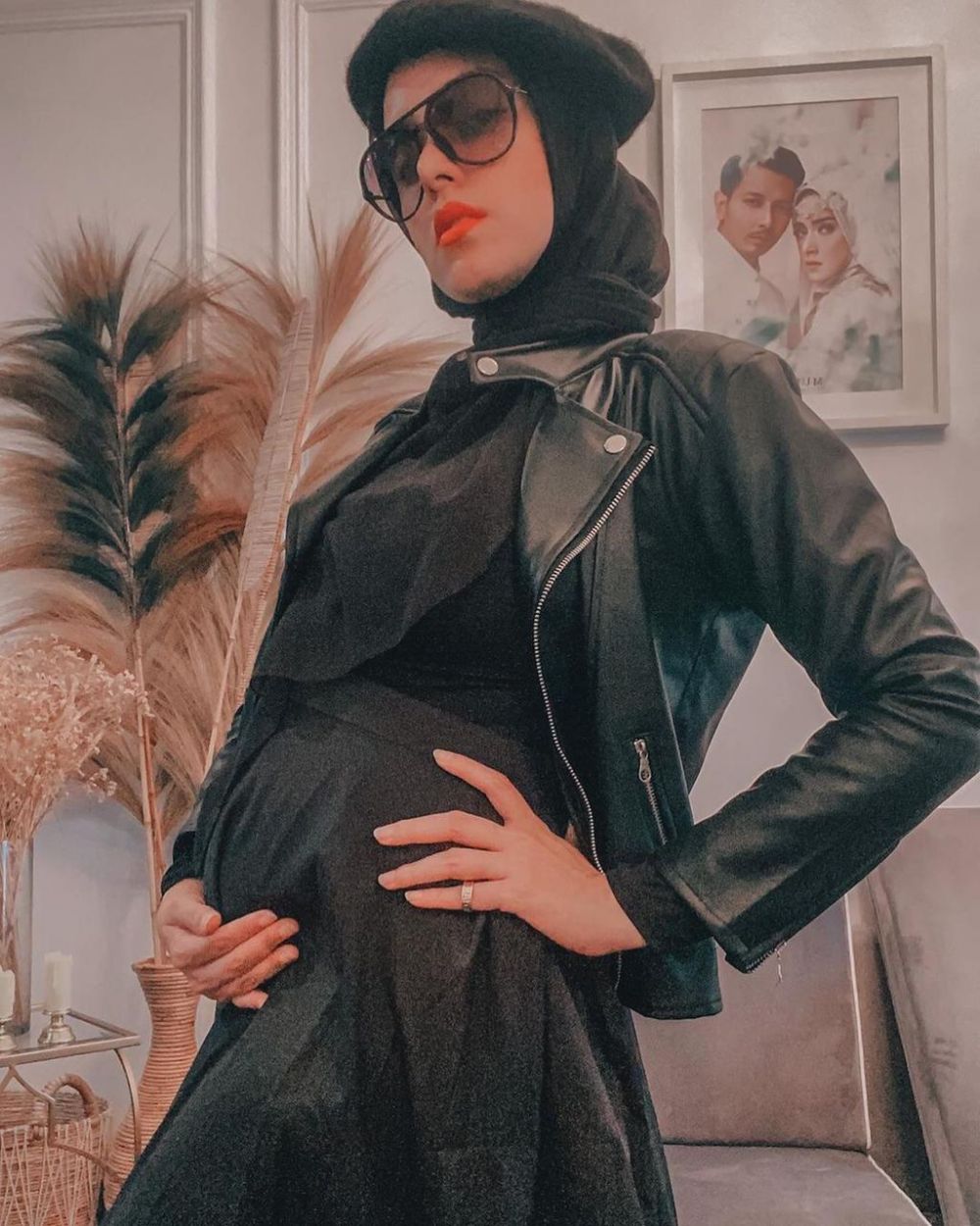7 Potret Fairuz A Rafiq pamer babybump, auranya terpancar