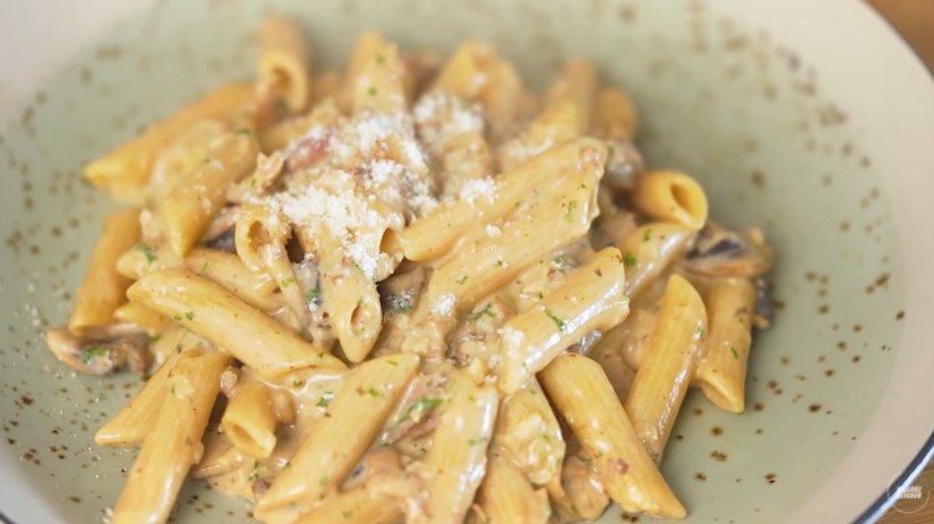 Resep mac and cheese rumahan ala 7 seleb, simpel dan creamy