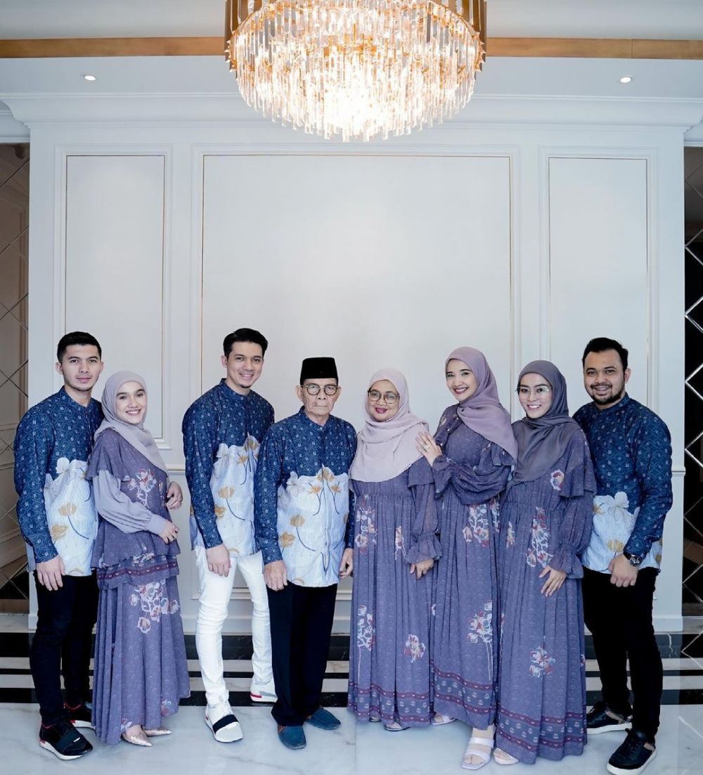 9 Potret kenangan Irwansyah dan sang ibunda, penuh kehangatan