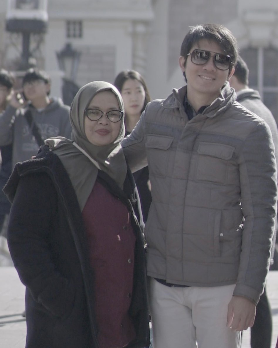 9 Potret kenangan Irwansyah dan sang ibunda, penuh kehangatan