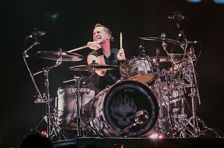 Tolak vaksin, Pete Parada drummer The Offspring dikeluarkan dari band