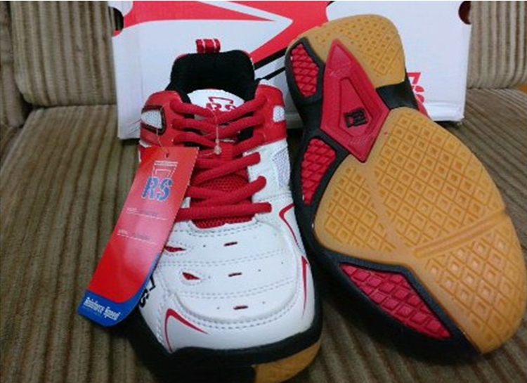 6 Rekomendasi sepatu badminton terbaik, kuat, tahan lama, dan nyaman  