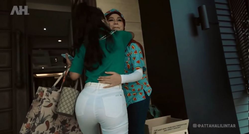 11 Momen Krisdayanti jenguk Atta-Aurel, makan mi hingga main kura-kura