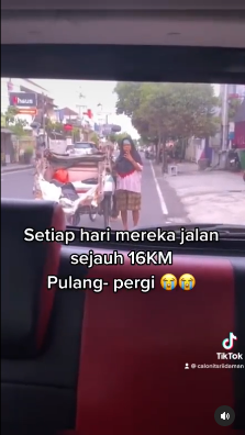 Kisah perjuangan kakek-nenek dorong becak cari botol bekas, penuh haru