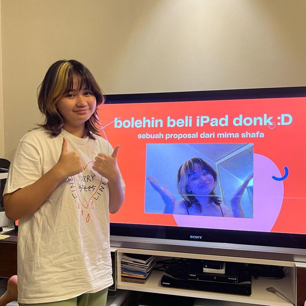 Cerita Mona Ratuliu bingung anaknya bikin proposal minta beli iPad
