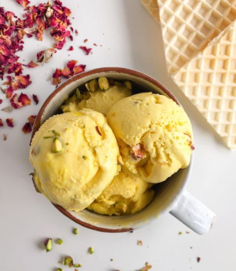 7 Makanan ini dibuat dengan campuran air mawar, bikin rasanya unik