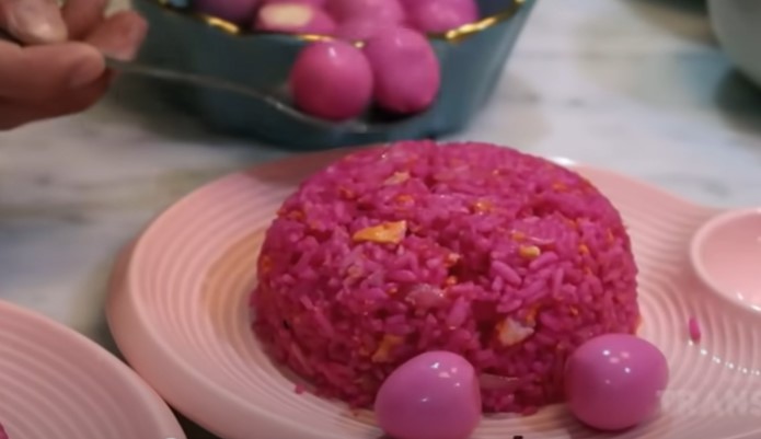 Masakan ala 9 seleb pria buat istri, Rey Mbayang bikin sup telur