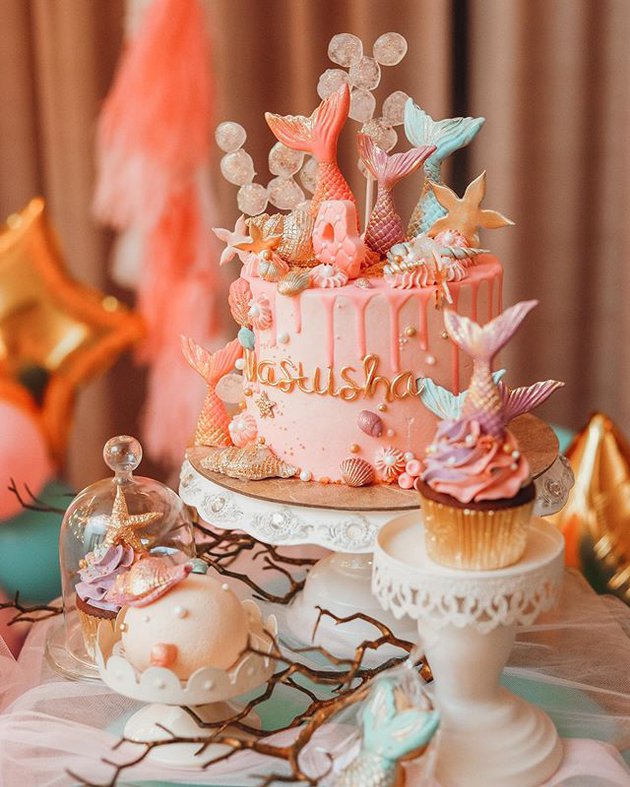 9 Potret kue ulang tahun keluarga Chelsea Olivia dulu hingga kini
