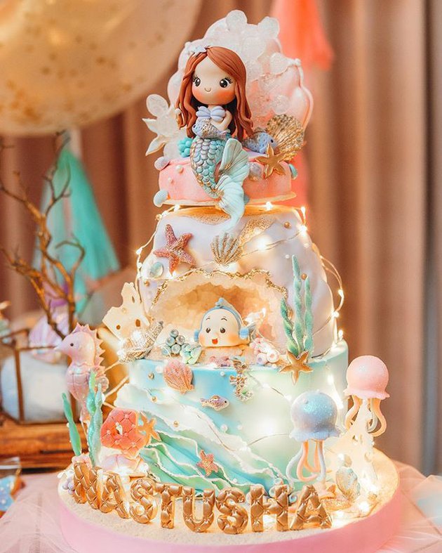 9 Potret kue ulang tahun keluarga Chelsea Olivia dulu hingga kini