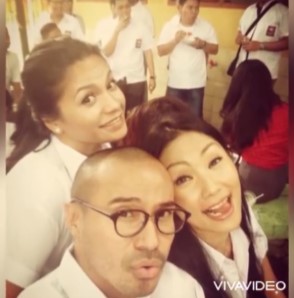 9 Momen Kalina Oktarani nostalgia reuni sekolah, pakai seragam SMA