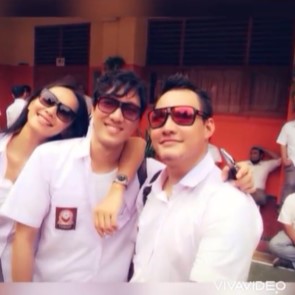 9 Momen Kalina Oktarani nostalgia reuni sekolah, pakai seragam SMA