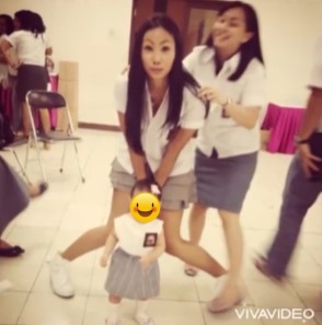 9 Momen Kalina Oktarani nostalgia reuni sekolah, pakai seragam SMA