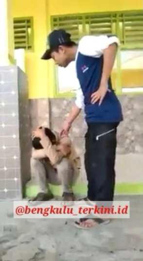 Viral aksi remaja lakukan kekerasan pada teman, dikenai sanksi adat