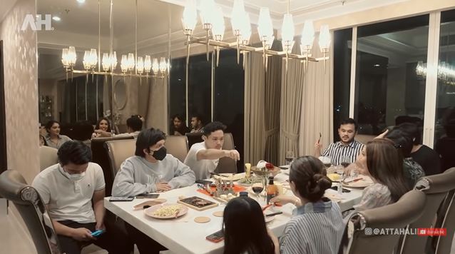 9 Momen keluarga Aurel bertemu keluarga Atta, Krisdayanti menangis